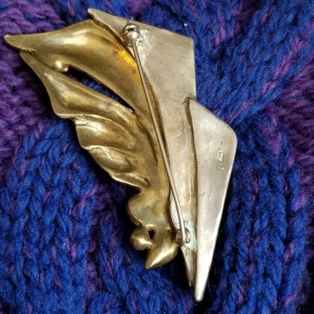 Vintage brooch brutalist stylized wing gold sterling silver pin 925 futuristic